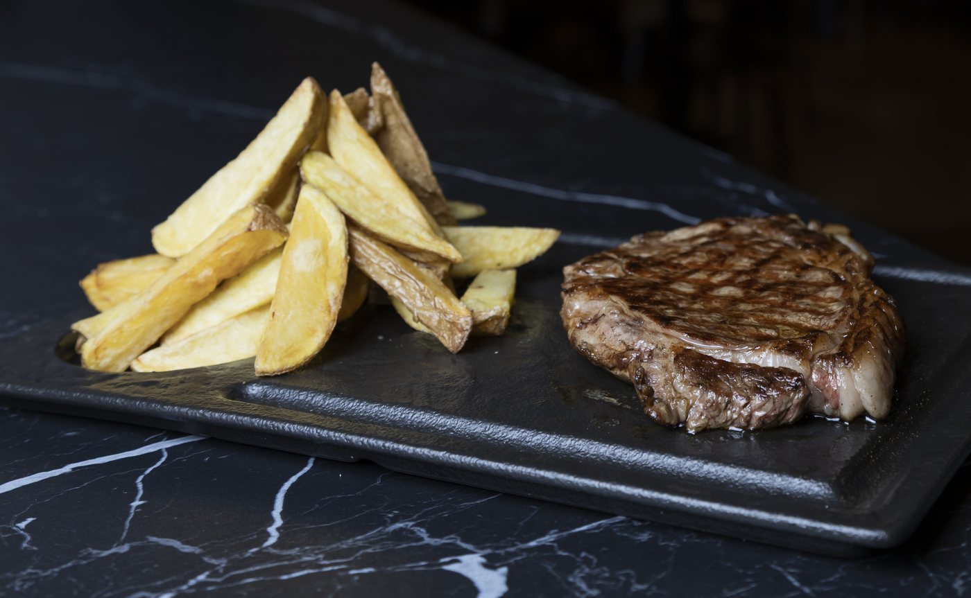 Entrecot de La Piazza a la brasa con patatas